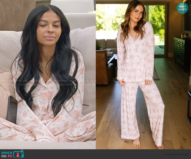 Goosebumps Romance Pajama Set worn by Layla Taylor on The Secret Lives of Mormon Wives