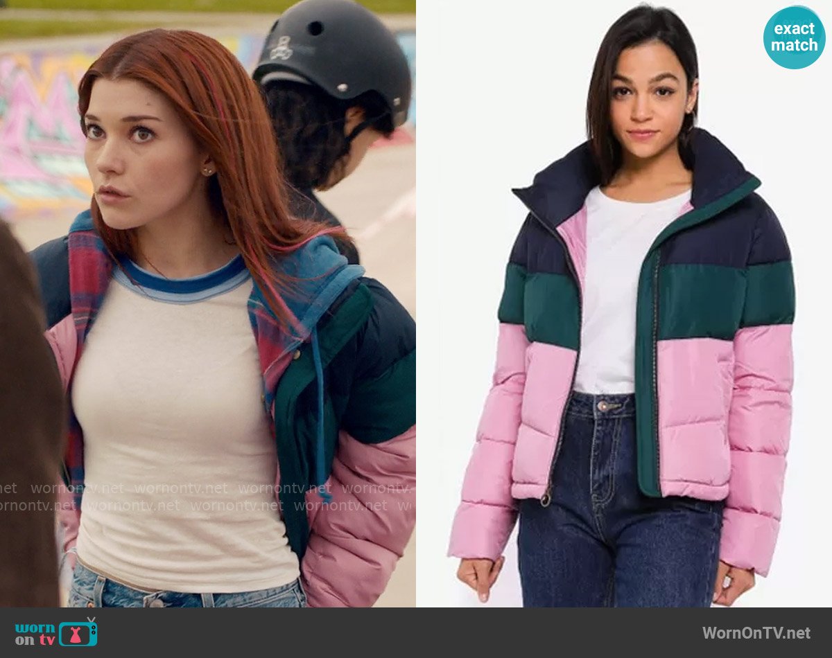 Hollister Colorblock Puffer Jacket worn by Abby Littman (Katie Douglas) on Ginny & Georgia