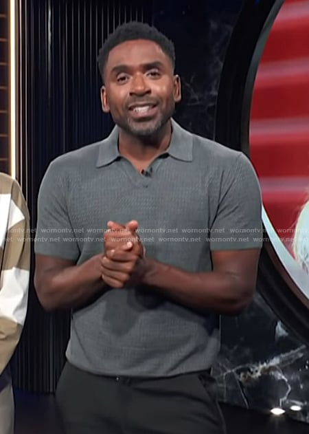 Justin’s gray polo on E! News