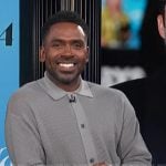 Justin’s gray knit long sleeve cardigan on E! News