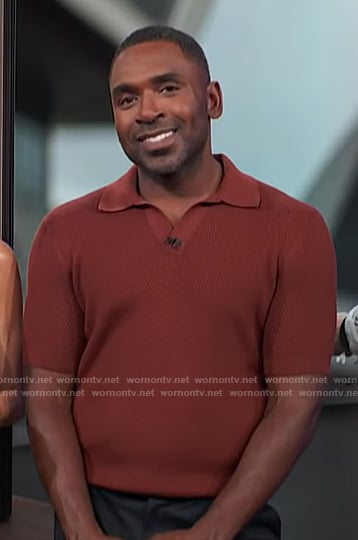 Justin's orange knit polo on E! News