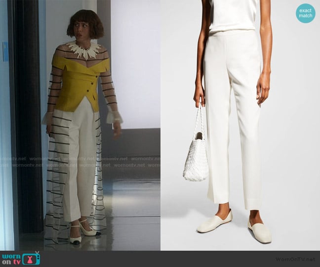 Lisa’s white pants on And Just Like That
