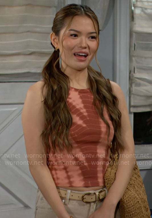 Luna’s tie-dye tank top and star pocket jeans on The Bold and the Beautiful