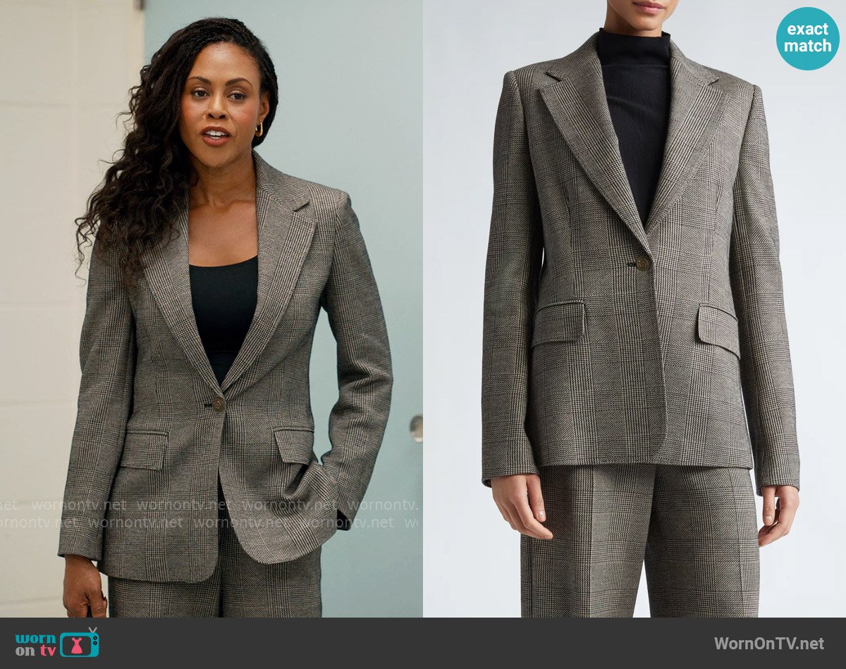 Max Mara Muschio Houndstooth Wool Blend Blazer worn by Ginny Miller (Antonia Gentry) on Ginny & Georgia