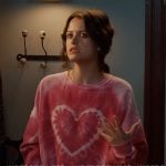 Maxine’s pink heart tie dye sweatshirt on Ginny & Georgia