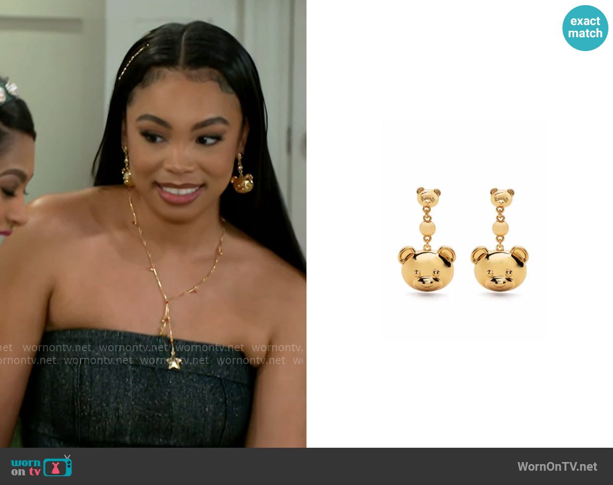 Moschino Teddy Bear hanging earrings worn by Chelsea Hamilton (RhonniRose Mantilla) on Beyond the Gates