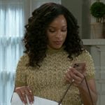 Naomi’s textured knit short-sleeve top on Beyond the Gates