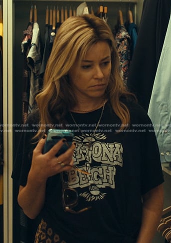 Nicky's black graphic print tee on The Better Sister