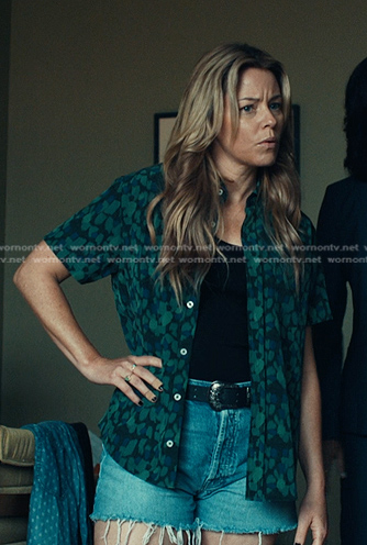 Nicky's green print short sleeve shirt on The Better Sister