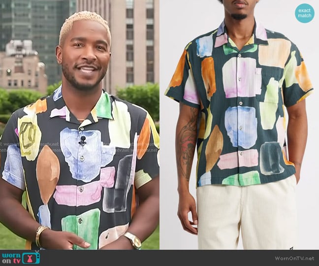 Scott’s multicolor print short sleeve shirt on Access Hollywood