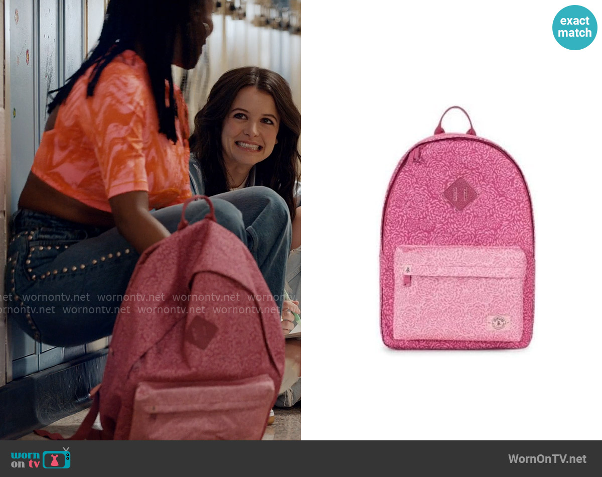 Parkland Meadow Backpack in Desert Rose worn by Bracia Charles (Tameka Griffiths) on Ginny & Georgia