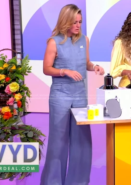 Sara’s blue top and pants on The View