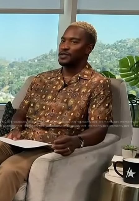 Scott's printed shirt on Access Hollywood