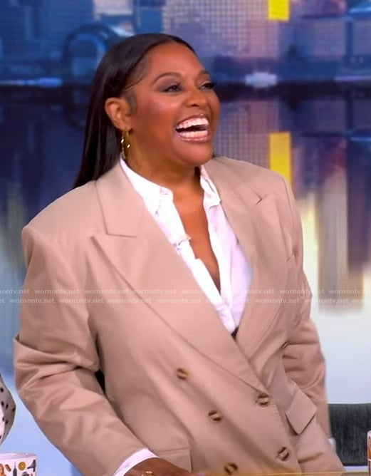 Sherri Shepherd’s khaki double breasted blazer on The View