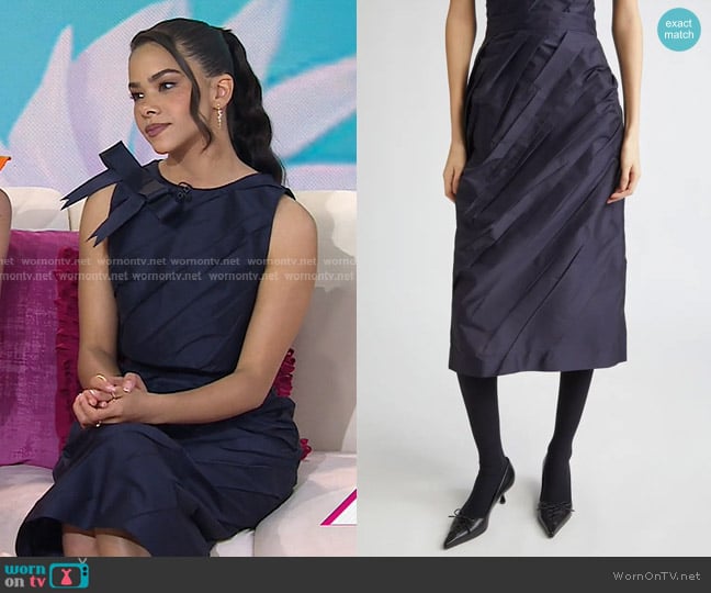 Shushu/Tong Pleated Satin Midi Skirt in Navy Blue worn by Antonia Gentry on Today