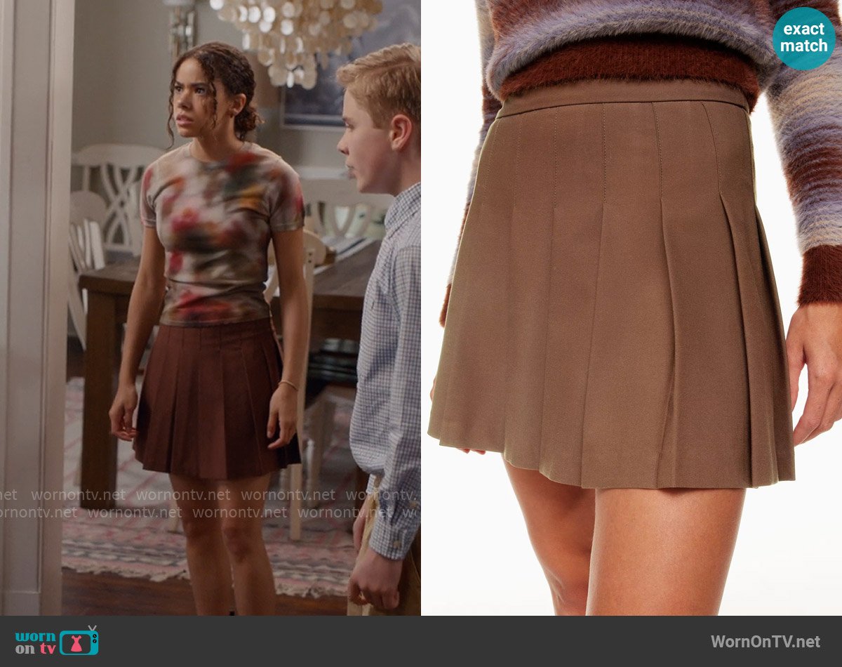 Sunday Best at Aritzia Olive Micro Pleated Skirt in Cognac worn by Ginny Miller (Antonia Gentry) on Ginny & Georgia