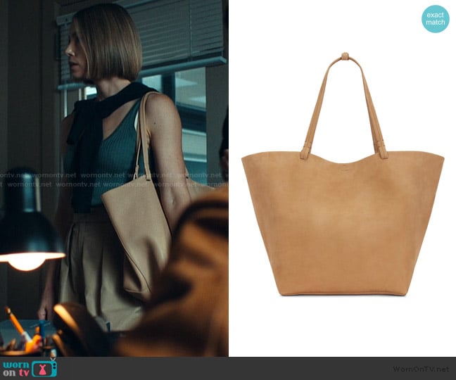 Chloe’s brown leather tote on The Better Sister