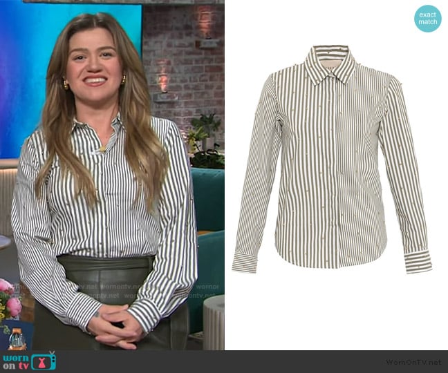 Theo the Label Echo Mix Stripe Pearly Shirt worn by Kelly Clarkson on The Kelly Clarkson Show