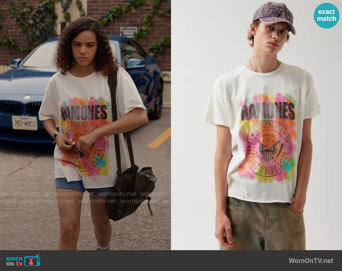 Urban Outfitters The Ramones Escape From New York Tour Tee worn by Ginny Miller (Antonia Gentry) on Ginny & Georgia