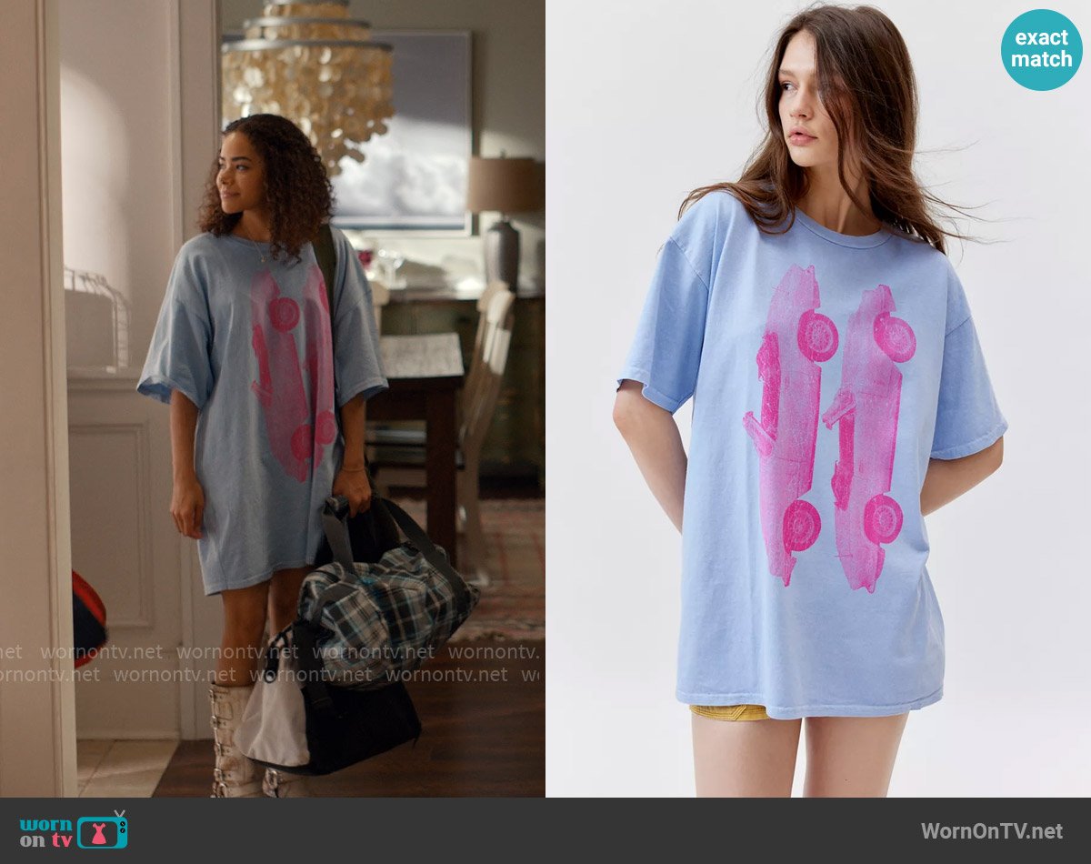 Urban Outfitters Photoreal Car T-Shirt Dress worn by Ginny Miller (Antonia Gentry) on Ginny & Georgia