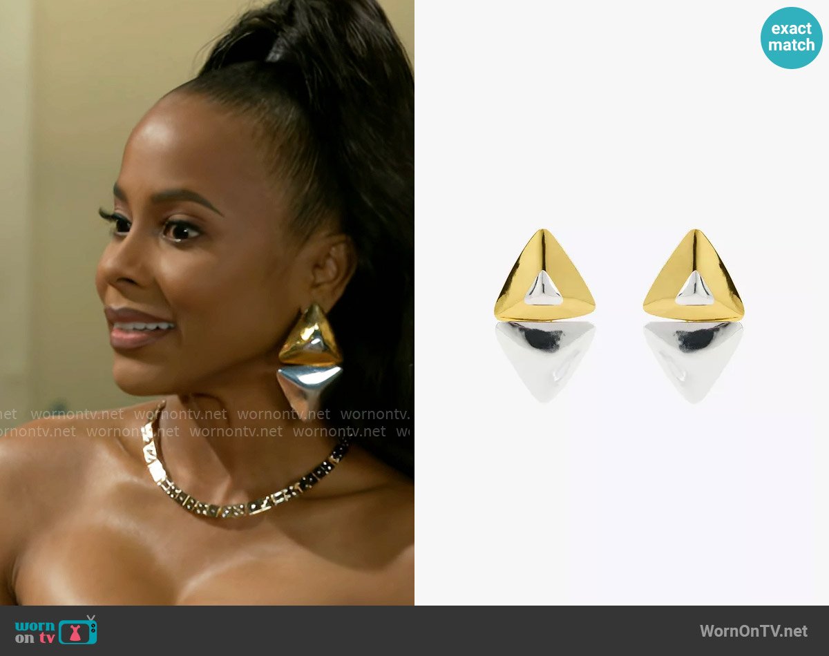 Zara Mismatched Geometric Earrings worn by Hayley Lawson (Marquita Goings) on Beyond the Gates