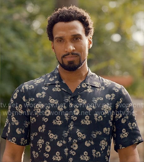 Zion's navy floral shirt on Ginny & Georgia