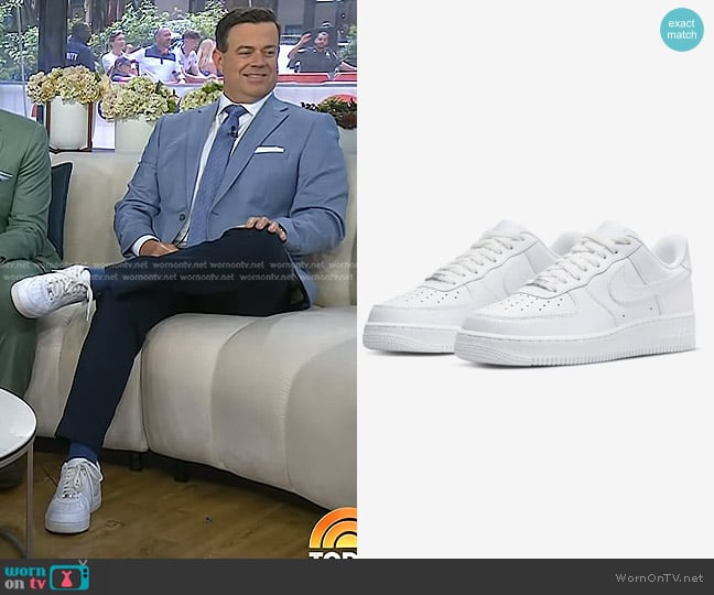 Carson Daly’s white sneakers on Today