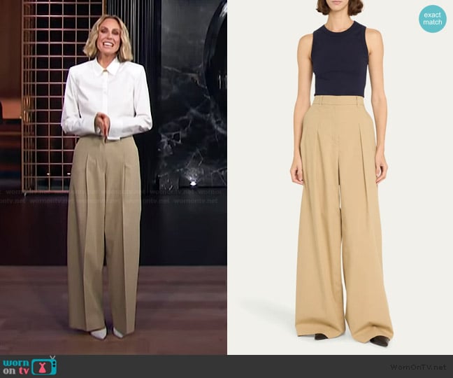 Keltie’s beige pleated pants on E! News