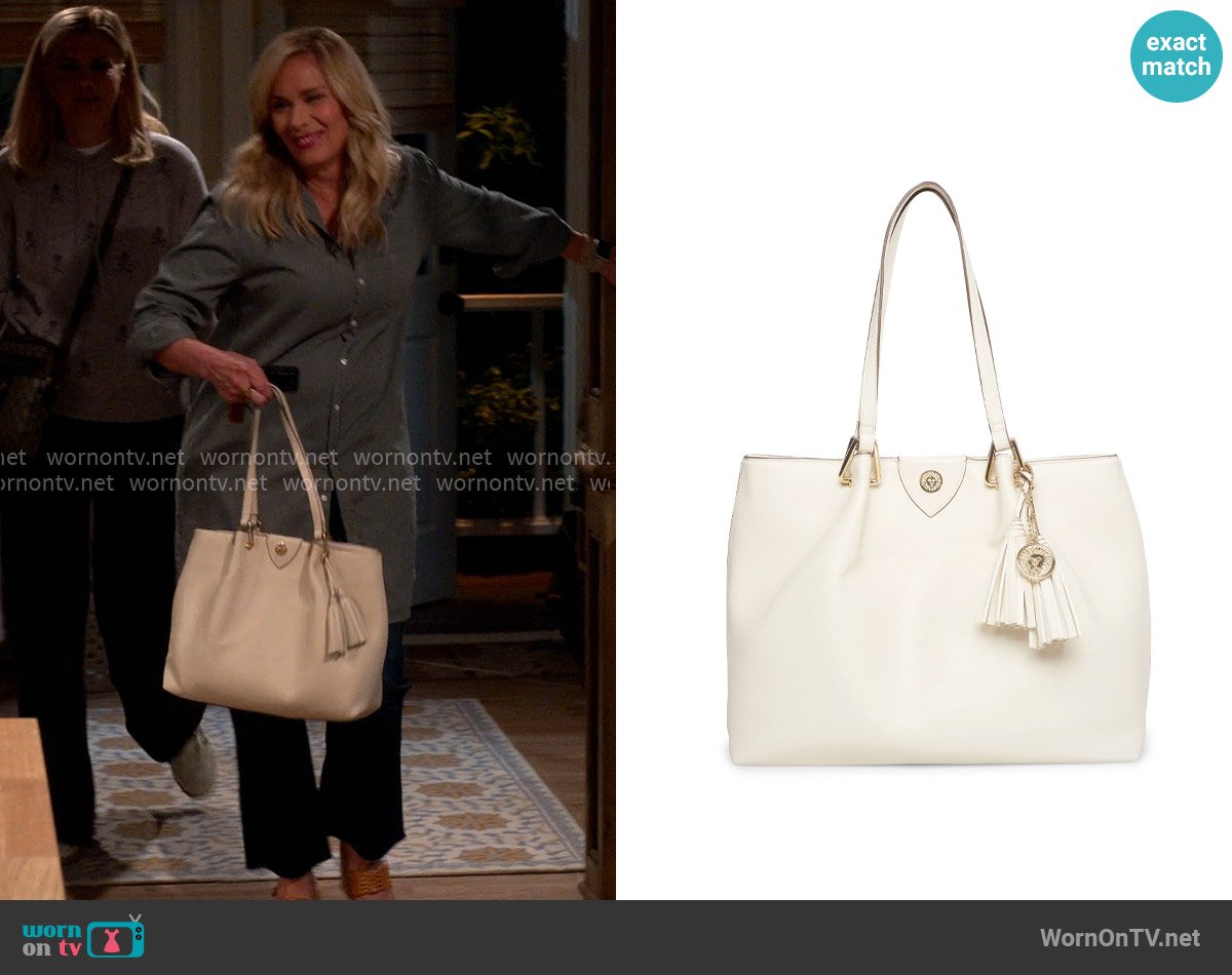Anne Klein A Hinge Tote Bag worn by Leanne Murphy (Leanne Morgan) on Leanne