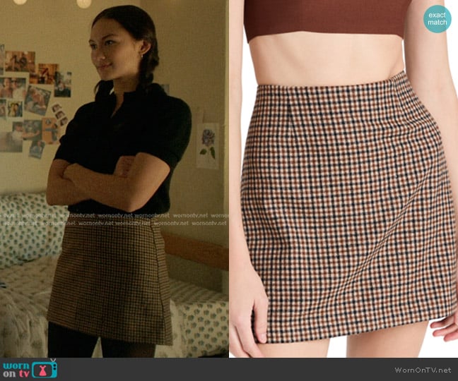 ASTR the Label Brina Skirt in Brown/black worn by Belly Conklin (Lola Tung) on The Summer I Turned Pretty