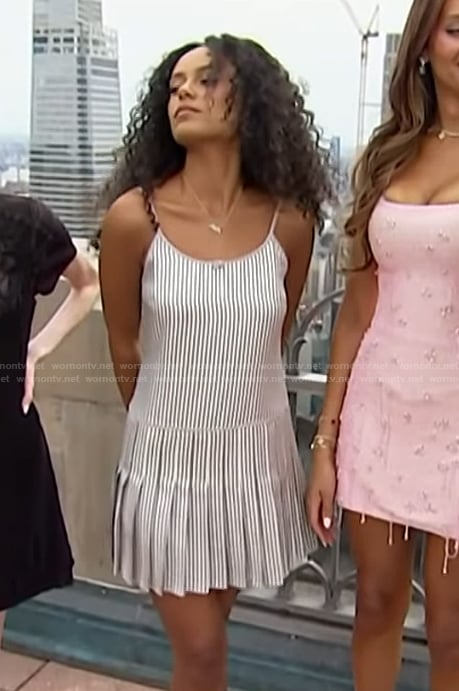 Ava’s stripe pleated mini dress on E! News