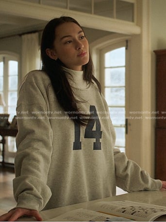 Belly's grey 14 print sweatshirt on The Summer I Turned Pretty