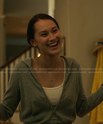Belly's grey cropped waffle hoodie on The Summer I Turned Pretty