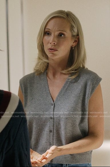 Bess's gray v-neck vest on We Were Liars