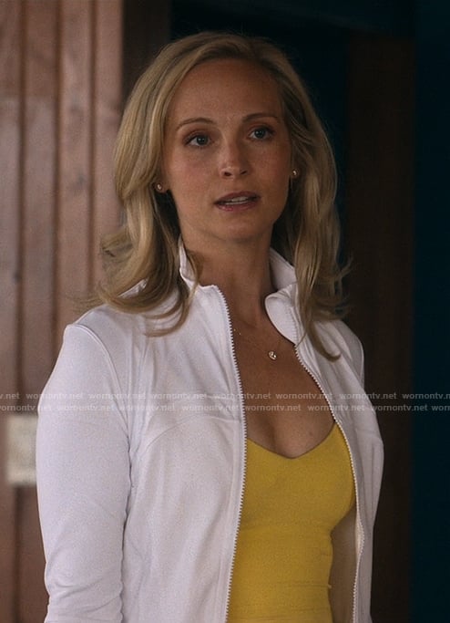 Bess's white jacket and yellow top on We Were Liars
