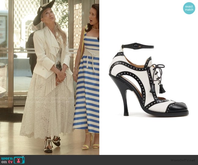 Maison Margiela Black Bourgeoise Spectator Tabi Pumps worn by Carrie Bradshaw (Sarah Jessica Parker) on And Just Like That