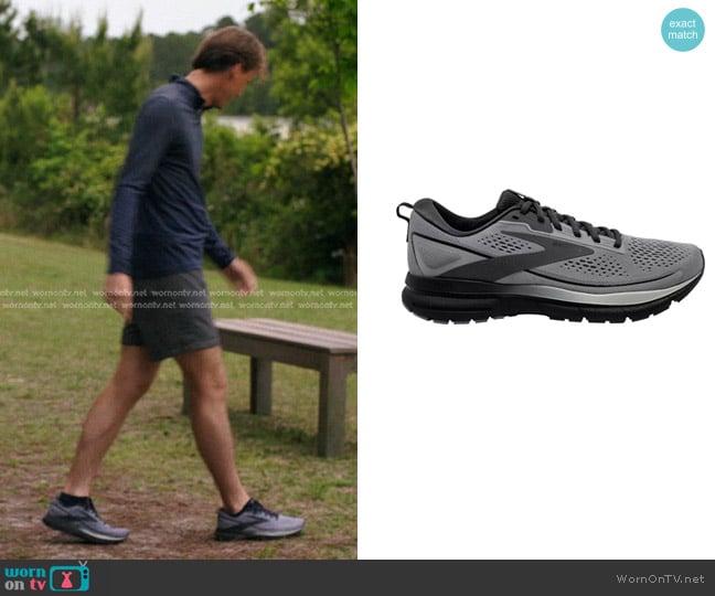 Cnrad’s grey sneakers on The Summer I Turned Pretty