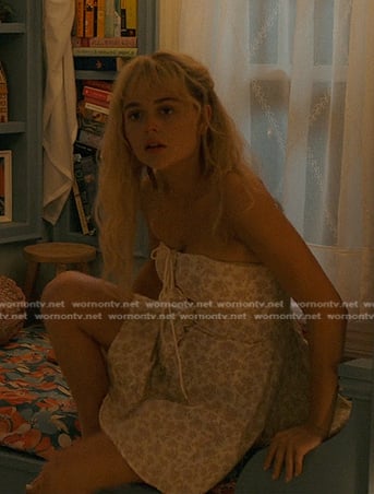 Cadence’s white floral strapless mini dress on We Were Liars