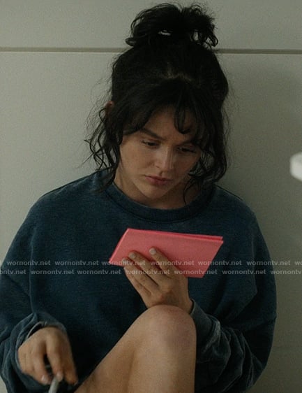 Carrie's navy sweatshirt on We Were Liars
