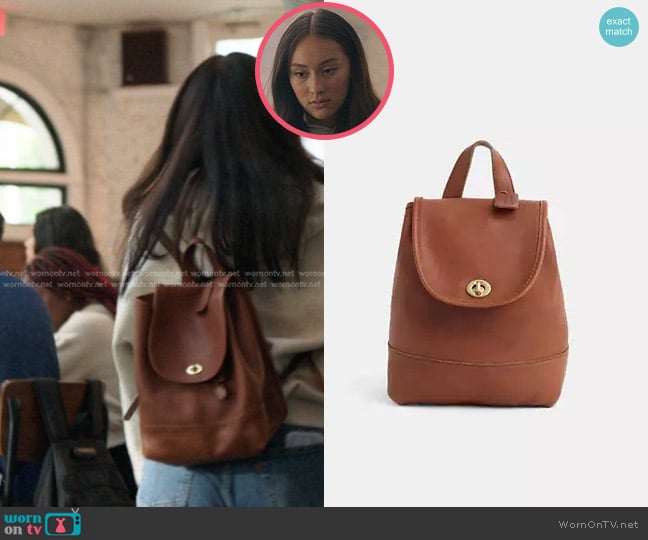 Coach Vintage Small Day Pack in Saddle worn by Belly Conklin (Lola Tung) on The Summer I Turned Pretty