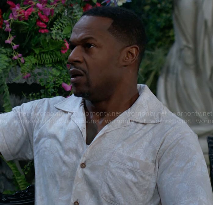 Damian's beige tropical floral shirt on The Young and the Restless