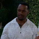 Damian’s beige tropical floral shirt on The Young and the Restless