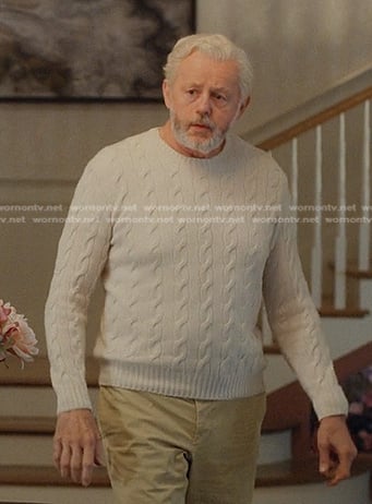 Harris's white cable knit sweater on We Were Liars