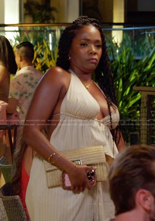 Jasmine's beige crop top and pants on The Valley