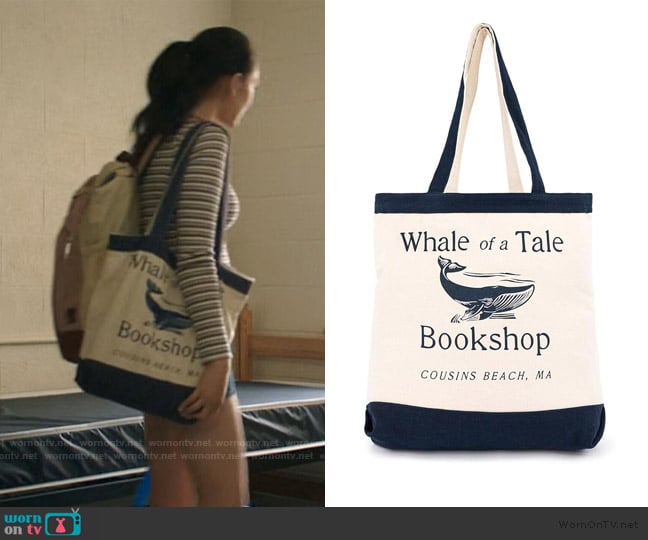 Jay Franco Whale of a Tale Cousins Beach Tote Bag worn by Belly Conklin (Lola Tung) on The Summer I Turned Pretty