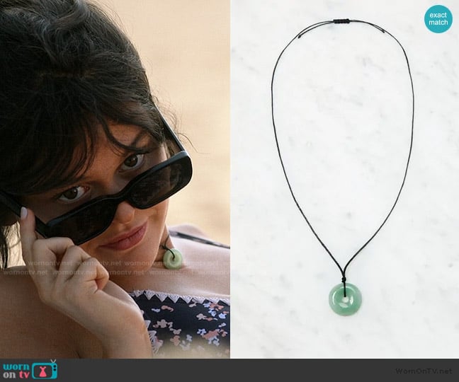 John Galt Stone Cord Necklace in Green worn by Cadence Sinclair Eastman (Emily Alyn Lind) on We Were Liars