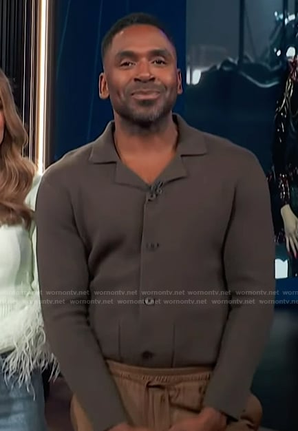 Justin's brown cardigan on E! News