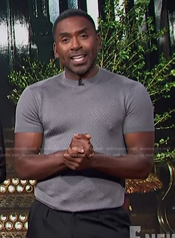 Justin's grey textured tee on E! News