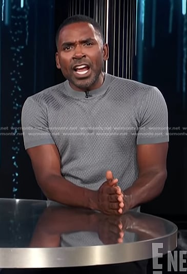 Justin’s grey textured tee on E! News