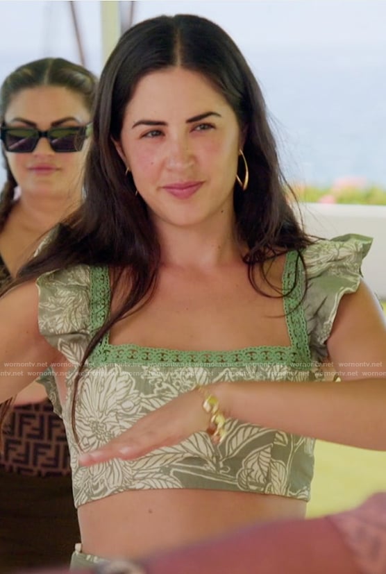 Michelle's green floral print crop top on The Valley
